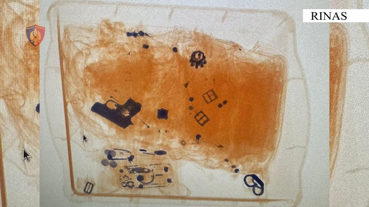 Do trafikonte armë zjarri nga Shqipëria drejt Italisë! Dështon tentativa e 23-vjeçarit në Rinas