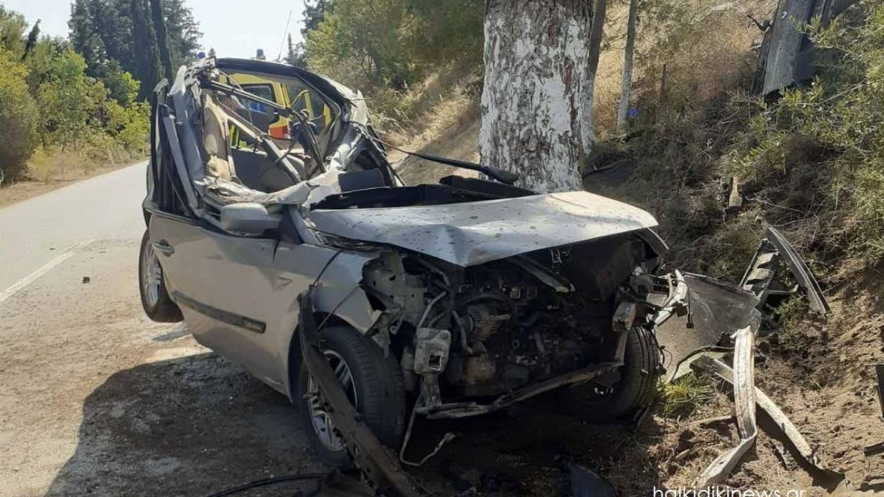 Aksident i rëndë/ Ndërron jetë 25-vjeçari shqiptar, automjeti shkatërrohet plotësisht 