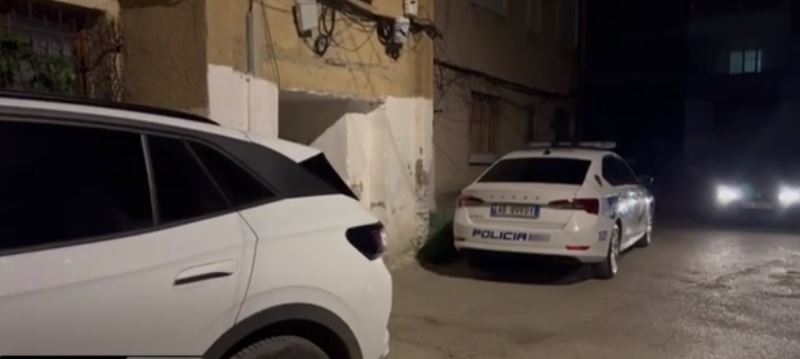 Po dhunonte bashkëshorten! Djali ndërhyn për t’i ndarë, babai e plagos