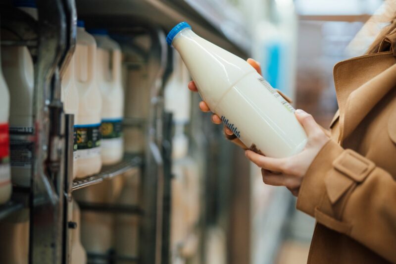 Çmimet e qumështit në Shqipëri 20.7% më të larta se mesatarja e BE në vitin 2023