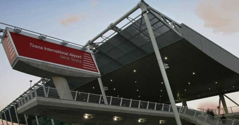 EMRI/ I akuzuar në Belgjikë për vjedhje, arrestohet në Rinas 35-vjeçari 