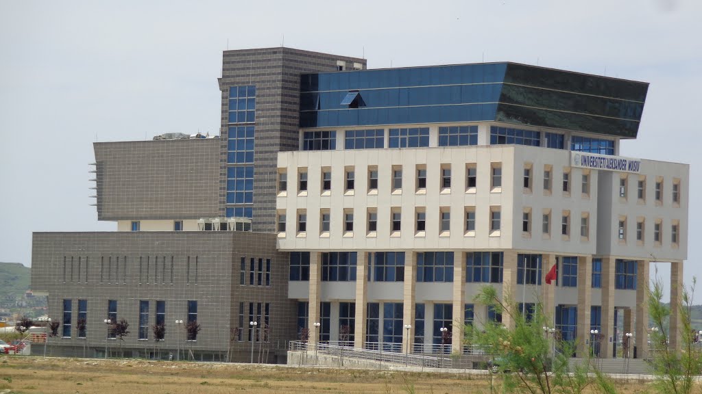 Zgjidhet rektori i ri i Universitetit të Durrësit