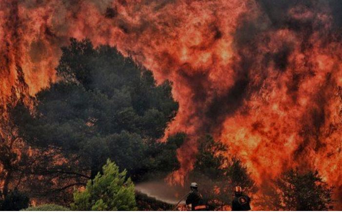 Zjarret në Greqi, humb jetën një person