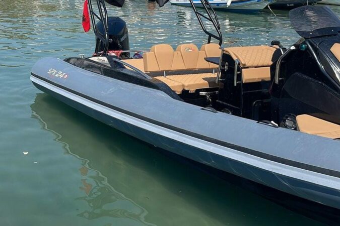 Pushuesi u godit nga helikat e mjetit lundrues, arrestohet drejtuesi i gomones