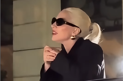 VIDEO/ Lady Gaga befason fansat, këndon live në rrugët e Parisit