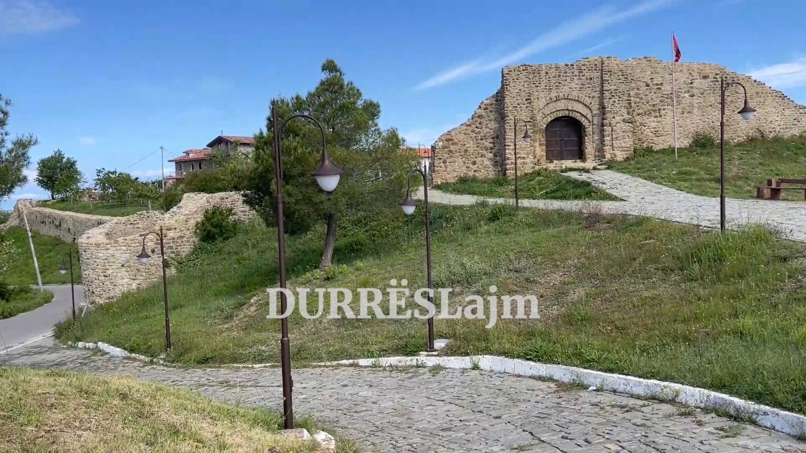 “Boom” turistësh në Ishëm, destinacioni turistik që nuk duhet humbur prej pamjeve mahnitëse e objekteve historike (VIDEO)