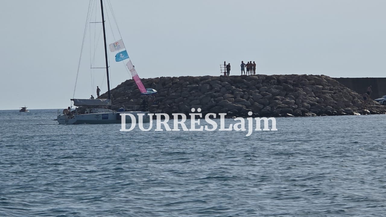 Mbërrin në Durrës varka e parë e madhe me vela (VIDEO)
