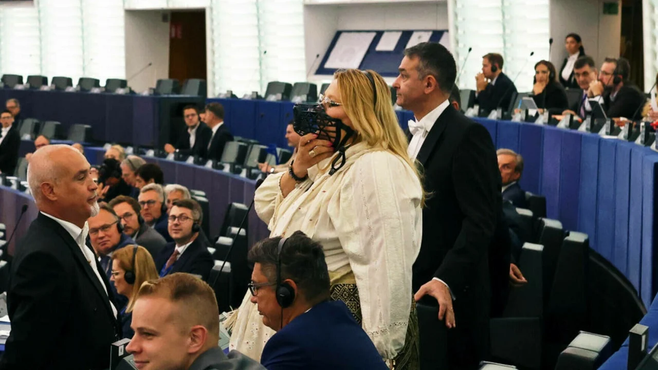 Shokon eurodeputetja rumune: Do sjell një prift, të largojë djajtë nga Parlamenti Europian