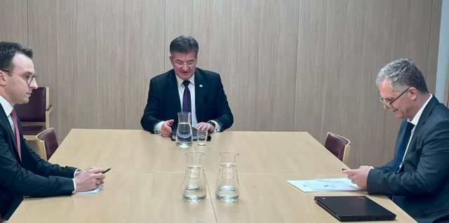 DIALOGU/ Takimi Kurti-Vuçiç dështoi, kryenegociatorët e Kosovës dhe Serbisë në Bruksel për “zbatimin urgjent” të marrëveshjes