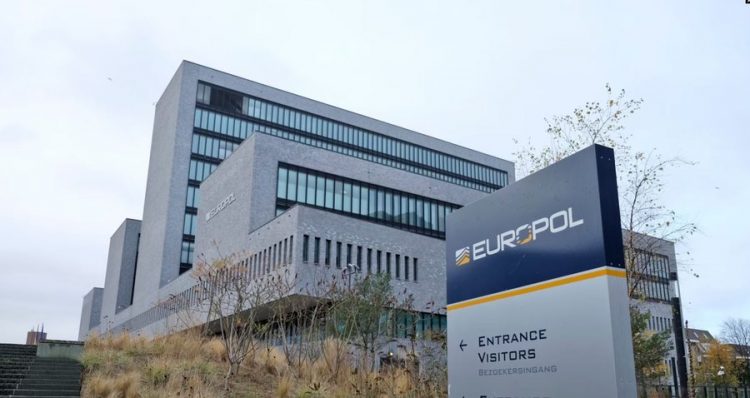 Europoli paralajmëron për rritje të krimit të organizuar