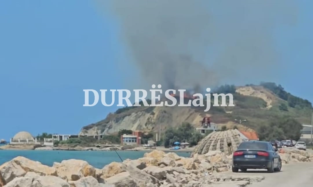 Zjarr në Porto Romano, flakët përfshjnë një pjesë të kodrës