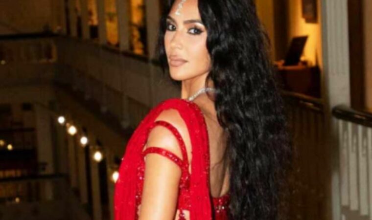 Kim Kardashian kritikohet për paraqitjen në dasmën e shumëpërfolur në Indi
