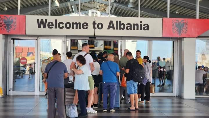 STATISTIKAT/ Ja sa pasagjerë dhe automjete kanë hyrë nga porti i Durrësit këtë fundjavë