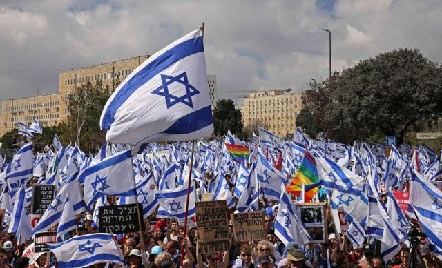 Mijëra izraelitë protestojnë sërish për lirimin e pengjeve në Gazë