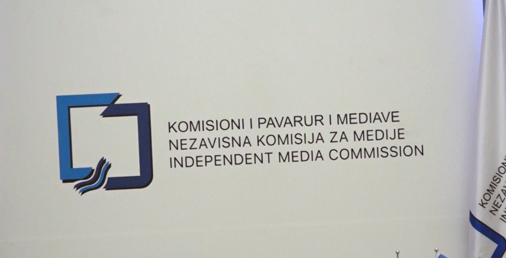 Kosovë, miratohet projektligji për Komisionin e Pavarur të Mediave mes kundërshtimesh të ashpra