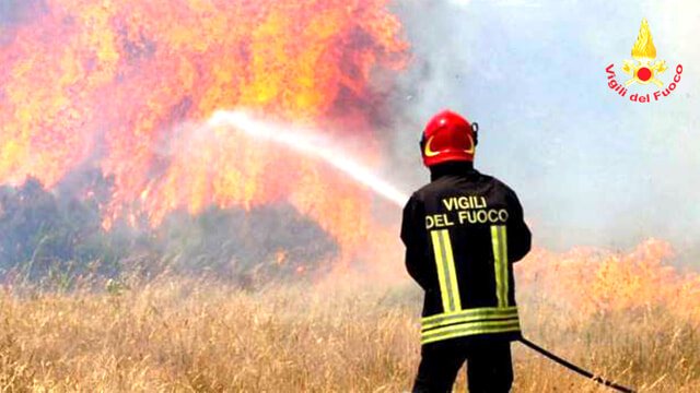 Tentuan të shpëtonin një familje nga flakët, humbin jetën 2 zjarrfikës