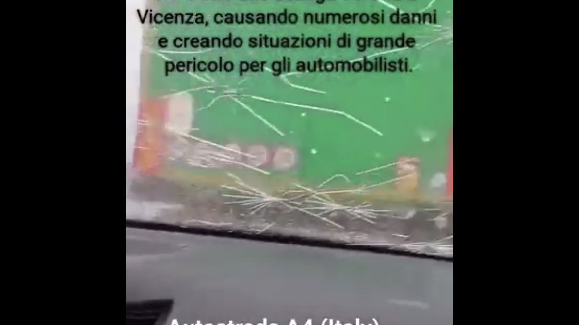 Breshëri “copëton” xhamat e makinave në Itali (VIDEO)