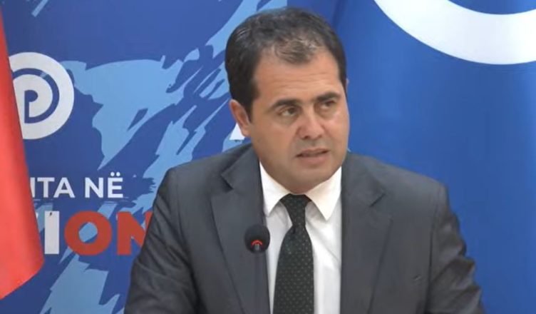 Kritikat ndaj paktit për “Zgjedhoren” me mazhorancën, Bylykbashi përgjigjet ashpër