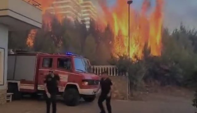 Vijon situata dramatike me zjarrin në Shëngjin, mbërrijnë avionët “Canadair” nga Italia