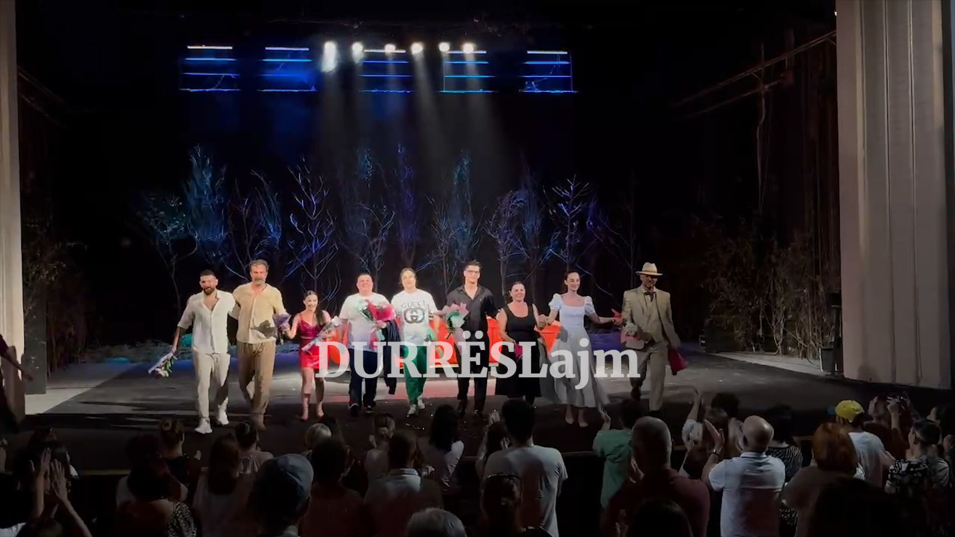 Durrës, vihet në skenë komedia e zezë &#8220;Rruga pa emër&#8221; (VIDEO)