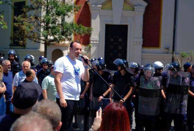 Protesta para bashkisë/ Balliu: Pa arrestuar Erion Veliajn, nuk mund të ketë drejtësi