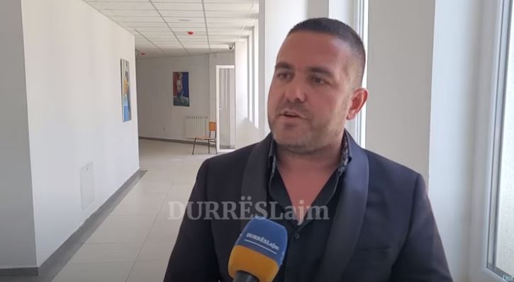 Kush është drejtori i shkollës në Durrës në kërkim për drogë, iu gjet edhe pistoletë në banesë