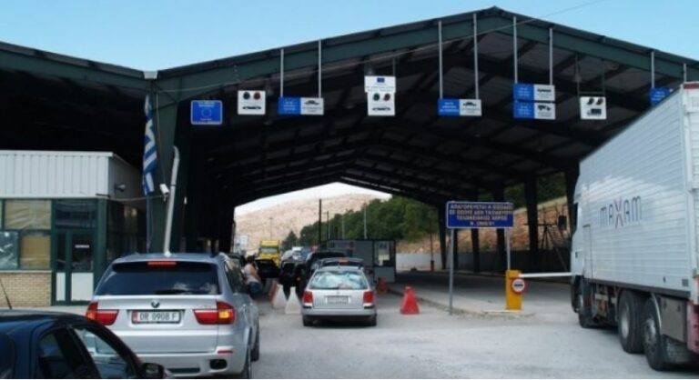 Kapet në Kapshticë një shtetase italiane me nje sasi lëndë të dyshuar narkotike