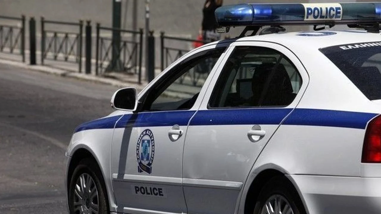 Plagoset rëndë shqiptari në Greqi, 42-vjeçari humbi kontrollin e mjetit dhe u përplas me një pemë ulliri