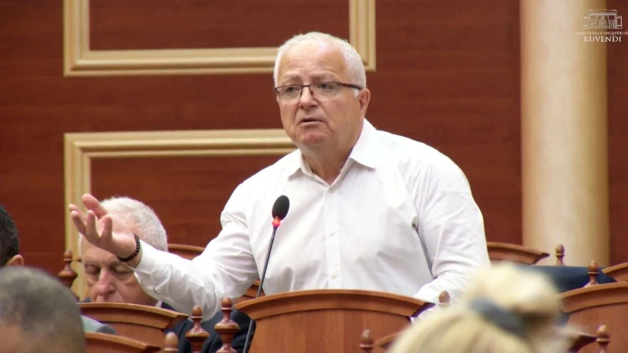 “Rama duhet të ishte prezent në Kuvend”, Spaho: Të kujdeset për refugjatët e Shqipërisë, jo të zgjidhë hallet e botës