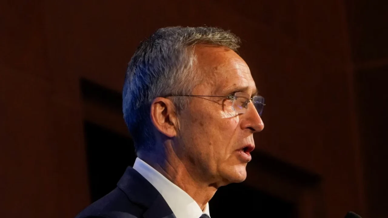 Stoltenberg njofton për blerjen e raketave të reja për NATO-n, vlera arrin deri në 700 mln dollarë