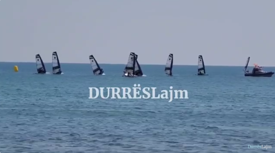 Nis spektakli në det, mbërrijnë varkat italiane me vela në Durrës (VIDEO)