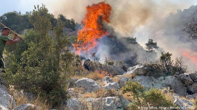 Situata e zjarreve në vend, 11 vatra mbeten ende aktive