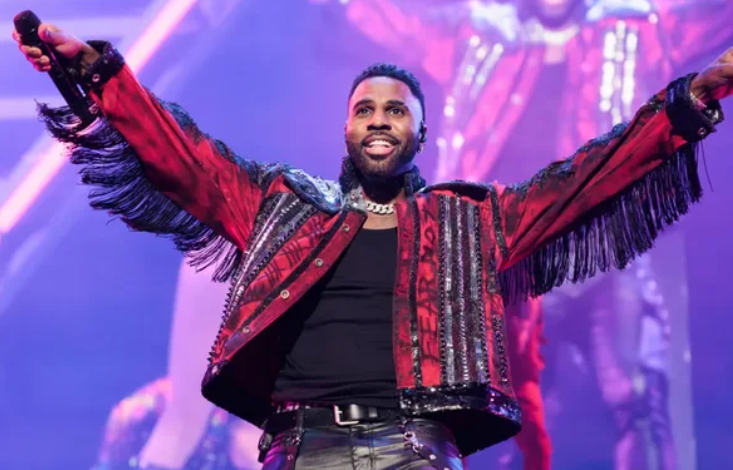 FOTO/ Pas koncertit në Tiranë, Jason Derulo kapet “mat” me një vajzë