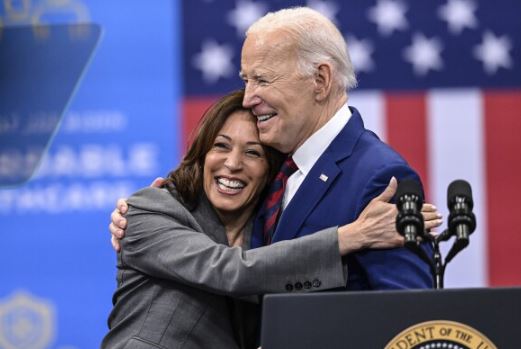 Harris bie në “krahët” e Biden, kandidatja për presidente e SHBA: Faleminderit për lidershipin tënd!