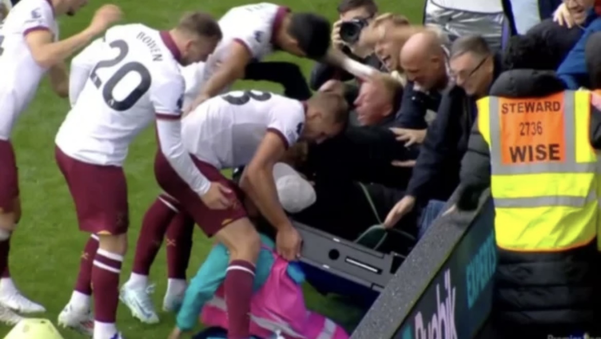 Aksident në Premier League – Lojtarët e West Ham shpëtojnë djaloshin