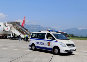 Qëlloi me kallashnikov në drejtim të 2 punonjësve të Policisë, ekstradohet nga Parisi i riu