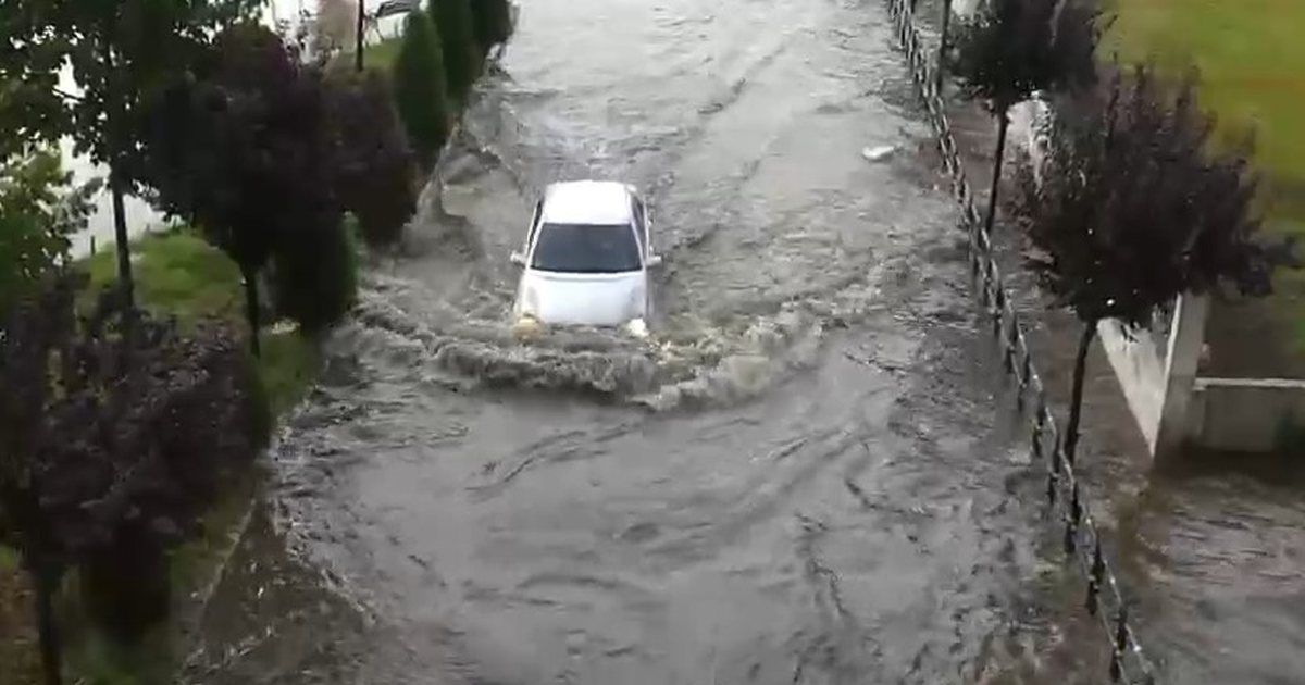 Pamje “katastrofike” nga Librazhdi, i gjithë qyteti në ujë, përmbyten lagje dhe rrugë, ndërpritet edhe energjia