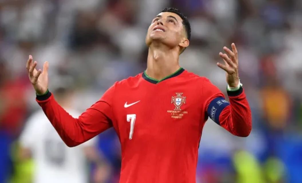 Ronaldo reagon ndaj kritikëve: Mendoni se jam egoist? S’më intereson nëse iu pëlqej apo jo