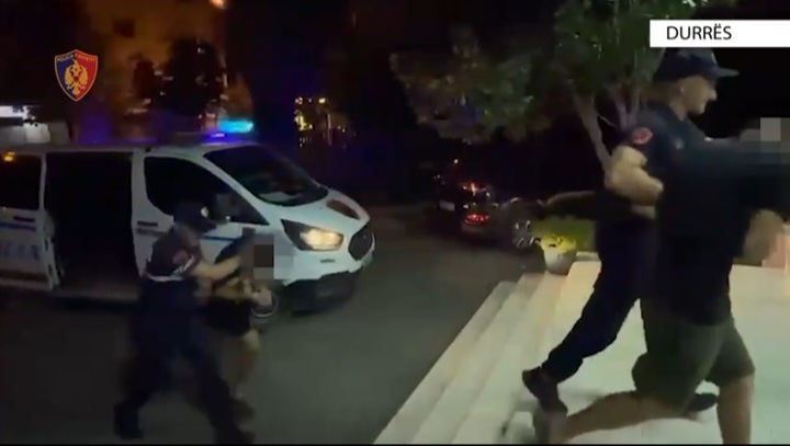 Me doza kokaine gati për shitje, arrestohen dy 19-vjeçarët në Durrës (VIDEO)