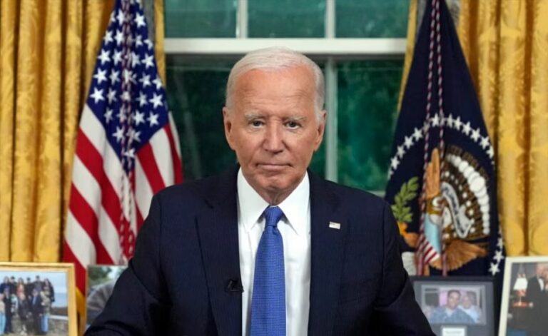 Hezbollahu lëshon qindra raketa ndaj Izraelit, reagon Biden