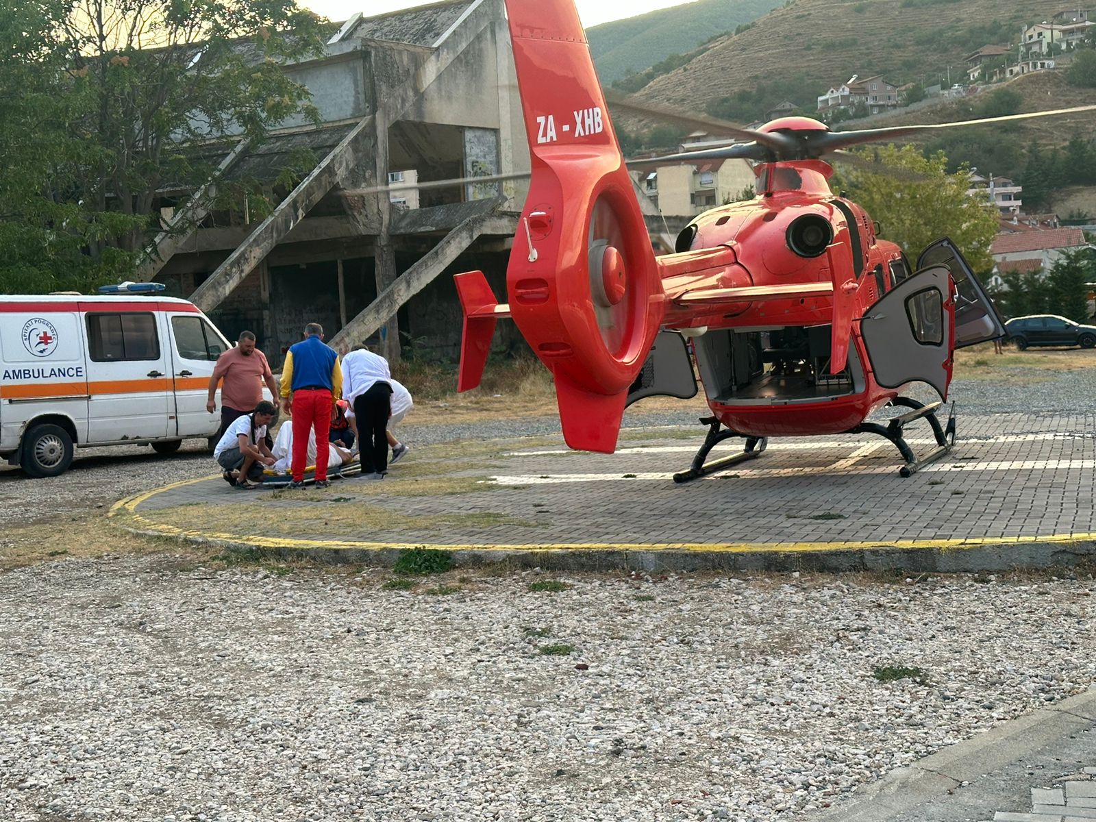 Aksidenti me tre të plagosur në Pogradec, njëri prej të lënduarve niset me helikopter drejt Tiranës