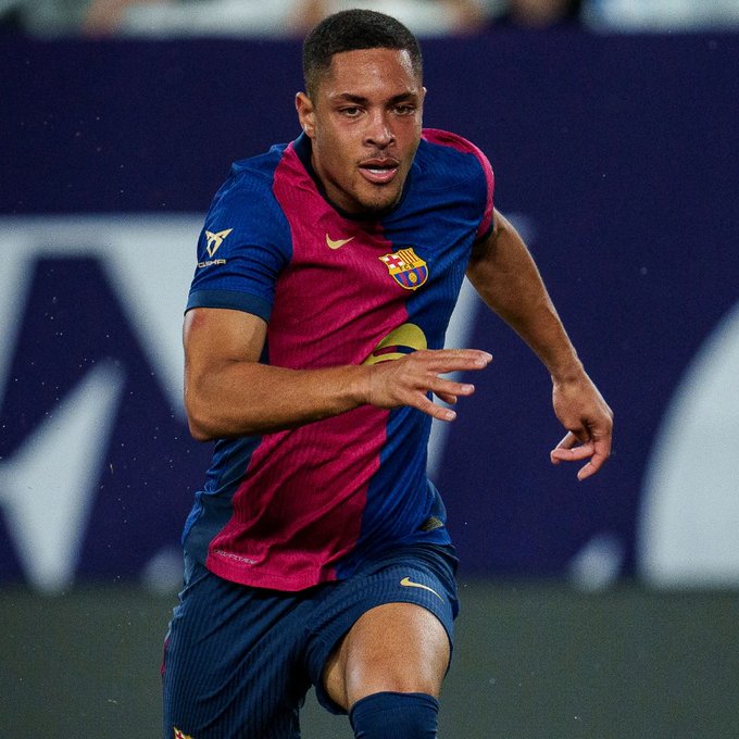 Vitor Roque largohet nga Barcelona