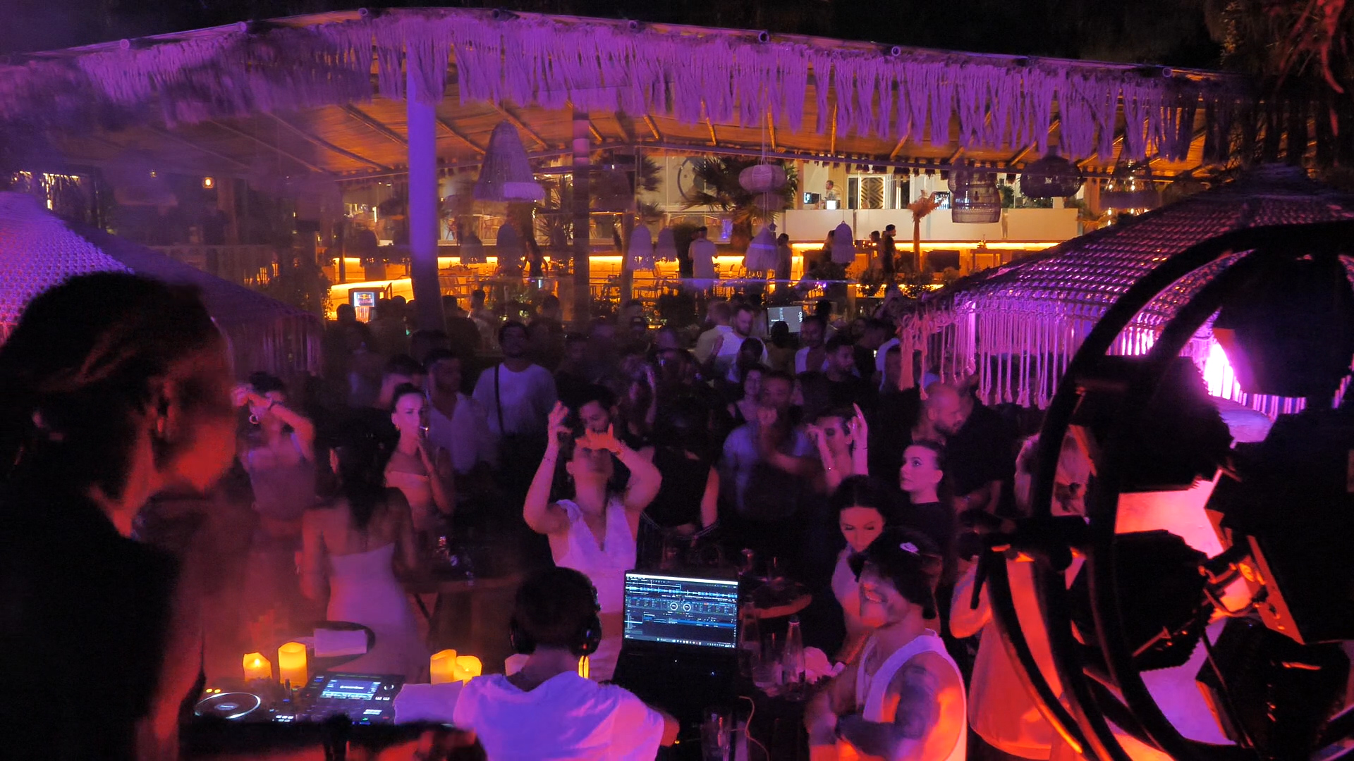 Adrenaline and a good atmosphere! What happens in the live music venues and summer nightclubs of Durrës in the evening hours (VIDEO)