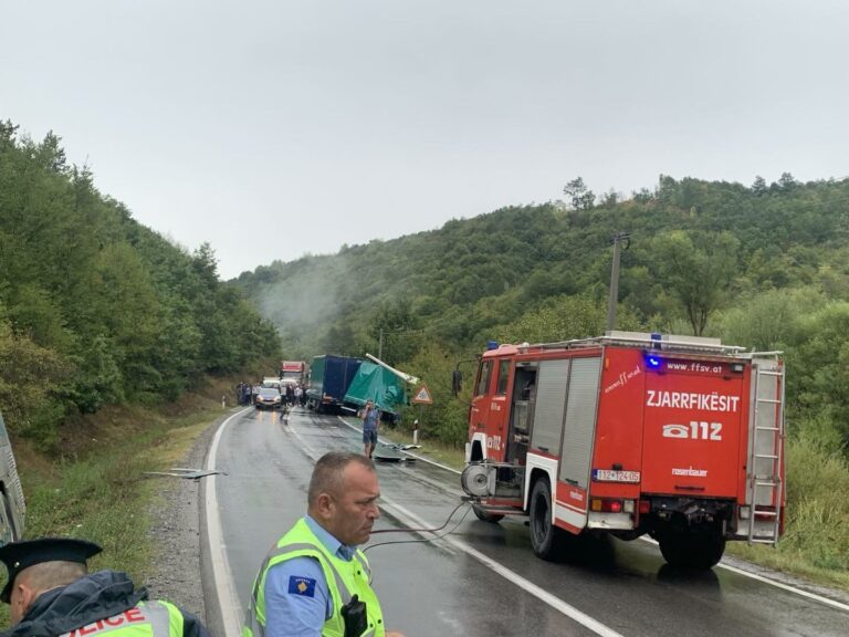 Kamioni përplaset me autobusin në Kosovë, të paktën tre të lënduar