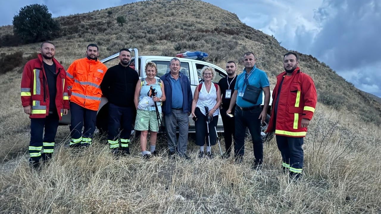 Kishin humbur rrugën, gjenden në malin mbi Lukovë dy turistet angleze