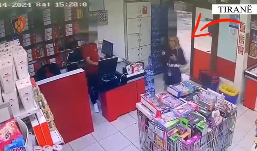 Tentoi të rrëmbejë vajzën 2-vjeçare në supermarket, policia arreston 57-vjeçaren