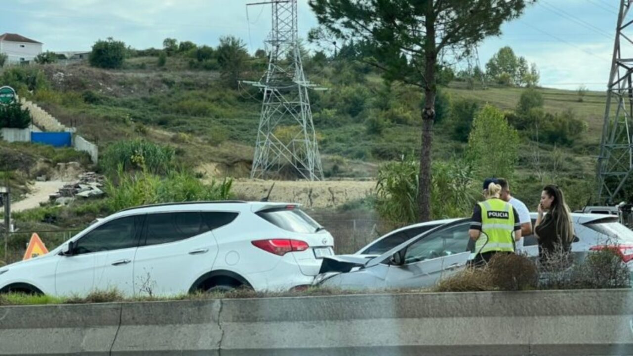 Aksident në autostradën Tiranë-Durrës, trafik i rënduar