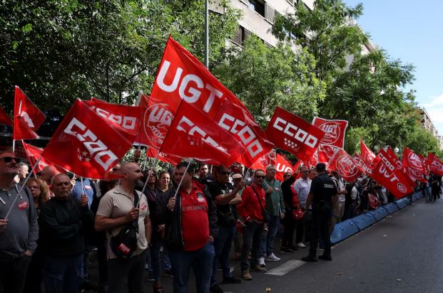 Mijëra njerëz “hidhen” në protestë në rrugët e Spanjës, çfarë i ka irrituar