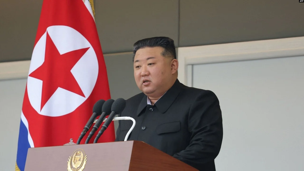 Kim Jong Un: Koreja e Veriut planifikon rritjen e arsenalit bërthamor