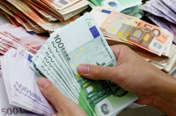 Euro u forcua, por deficiti i bilancit të pagesave ngelet në nivelet më të larta që prej pandemisë